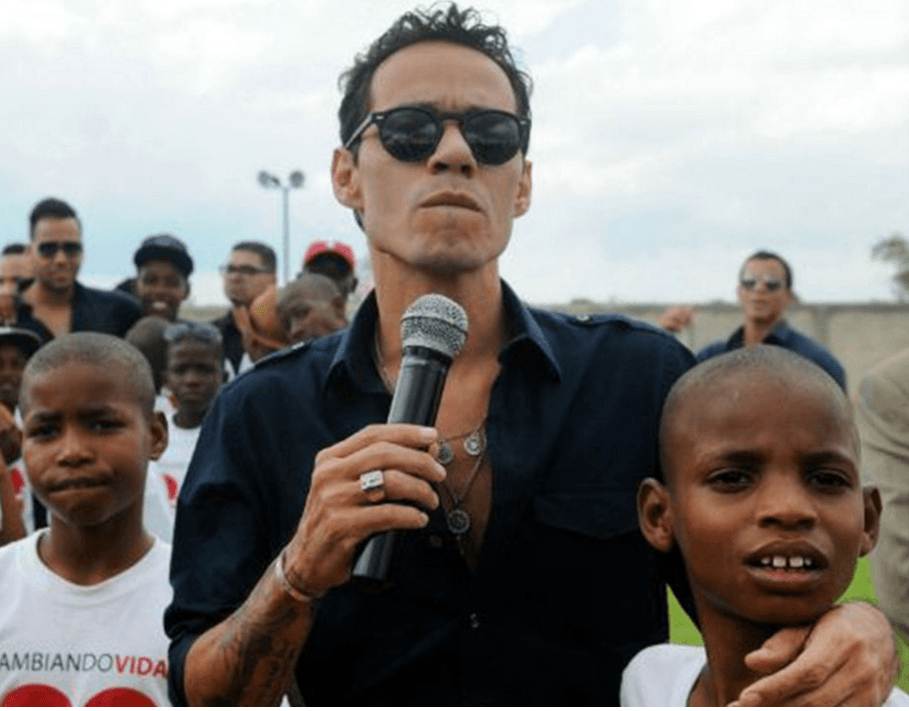 La forma en la que apoyará es mediante una tarjeta navideña que él mismo diseño. Esta iniciativa se realiza desde hace siete años y el mùsico no se resistió a ser parte del proyecto.