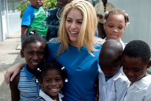 Ella se encarga ni más, ni menos, de que a nivel mundial se cumpla con que todos los niños reciban educación.