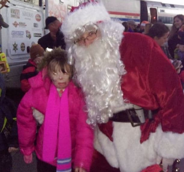 Como muchos niños de su edad, Safyre ama la Navidad y todas sus tradiciones.