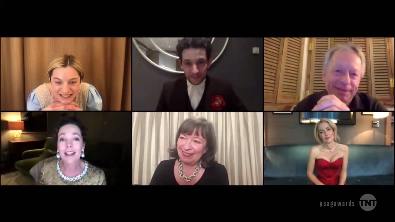 En cuanto a las categorías que honran el trabajo actoral en televisión, el Mejor Elenco de una Serie de Drama 
<b><a href="https://www.univision.com/famosos/actriz-que-interpreta-a-la-reina-en-the-crown-se-reunio-con-el-principe-william-y-admite-que-no-le-fue-bien-fotos" target="_blank">fue para 'The Crown'</a></b>. La actriz Olivia Colman fue la encargada de agradecer el honor en nombre de sus colegas. 
<br>