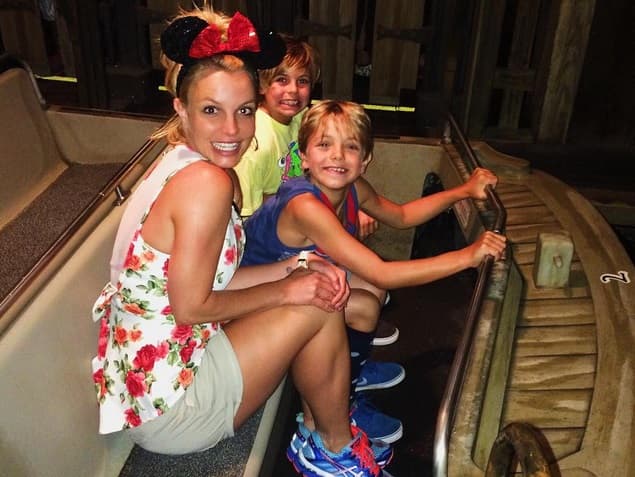 Britney Spears dec idió dar un paseo por Disney con sus adorados pequeños.