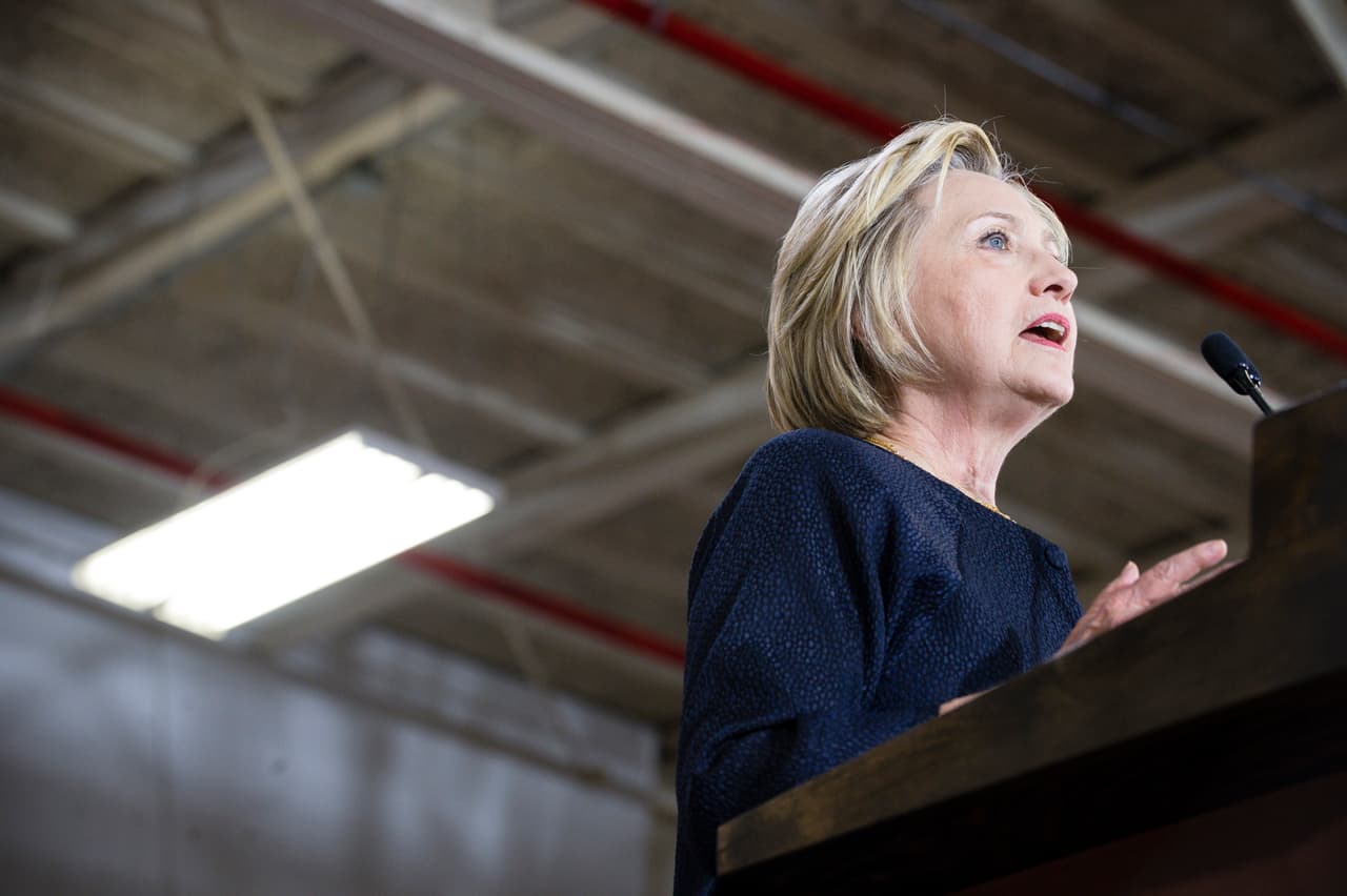 Hillary Clinton : "El virus que envenenó al terrorista de Orlando sigue vivo"