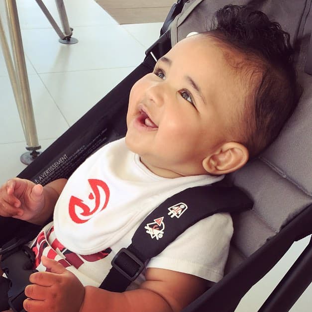 Esa sonrisa le roba el corazón a cualquiera.