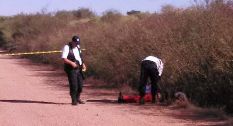 El hallazgo del cuerpo aconteció a las 8:30 de la mañana cuando al lugar llegaron agentes de la Policía Municipal tras recibir la notificación. El cuerpo fue encontrado boca arriba y con aproximadamente nueve impactos de bala en el pecho.