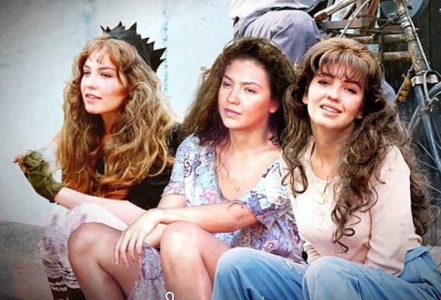 Sin duda, el recuerdo de su madre la acompañará por siempre. Si eres fan de Thalia y quieres revivir sus inicios como actriz, disfruta las historias que la llevaron a la fama como 'María la del barrio' y 'María Mercedes' a partir de las 8:30 AM/7:30C por Galavisión.