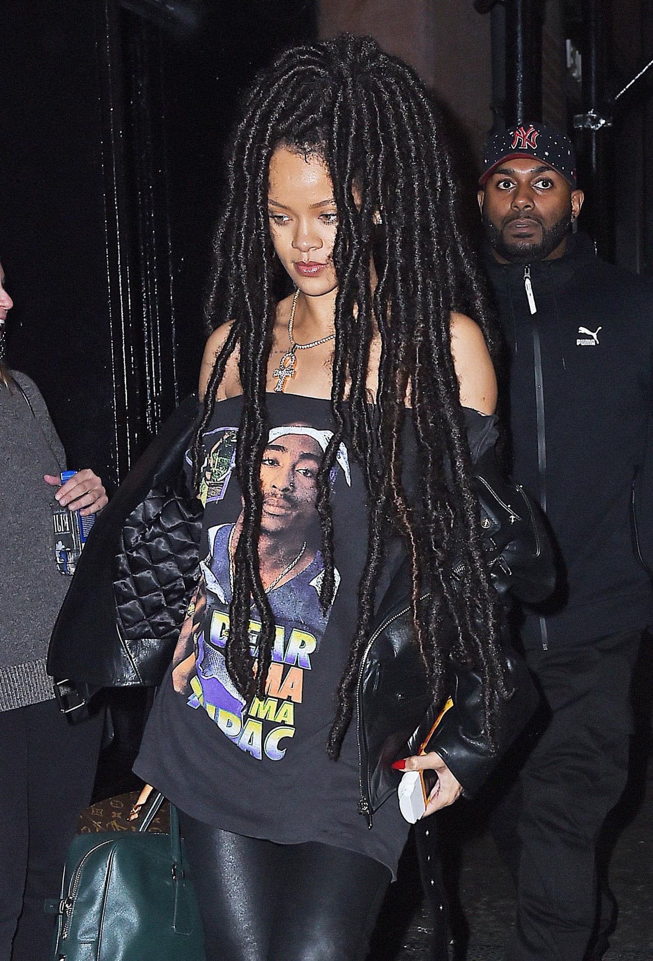 Mientras Rihanna encuentra el amor de vuelta, nosotros nos embelezamos con los looks que nos regala.