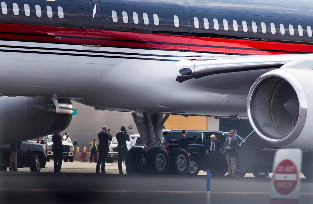 El expresidente escribió desde su plataforma de redes sociales Truth Social antes de que su avión, con el nombre TRUMP, despegara a las 12:17 pm (EDT) para un vuelo que durará menos de tres horas.