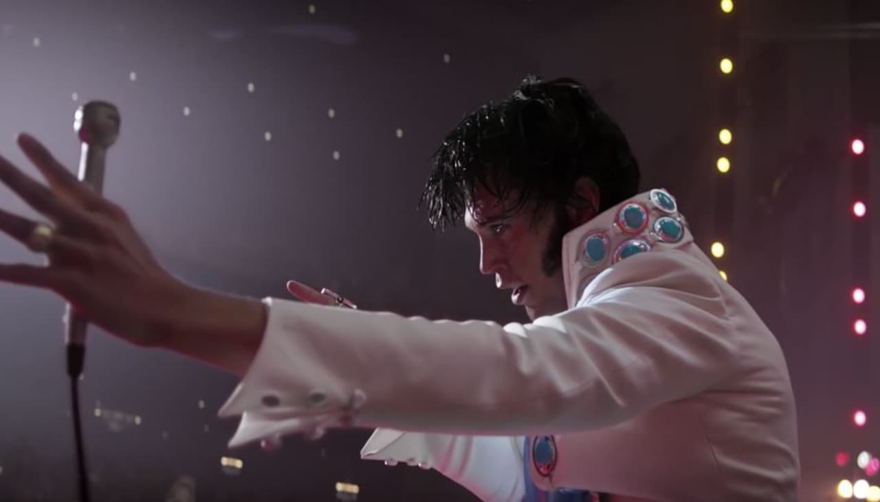 Austin Butler como Elvis em filme