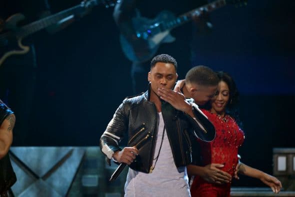 Y hasta un beso le mandó a todos sus fans que siguen en aumento.