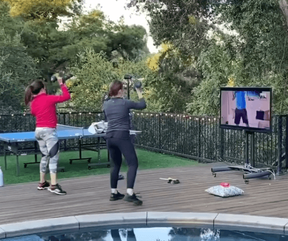 Tanya Charry por su parte, desde Los Ángeles, también ha tratado de ver el lado amable a esta cuarentena. Por ejemplo, realizar ejercicios en el patio de su casa.