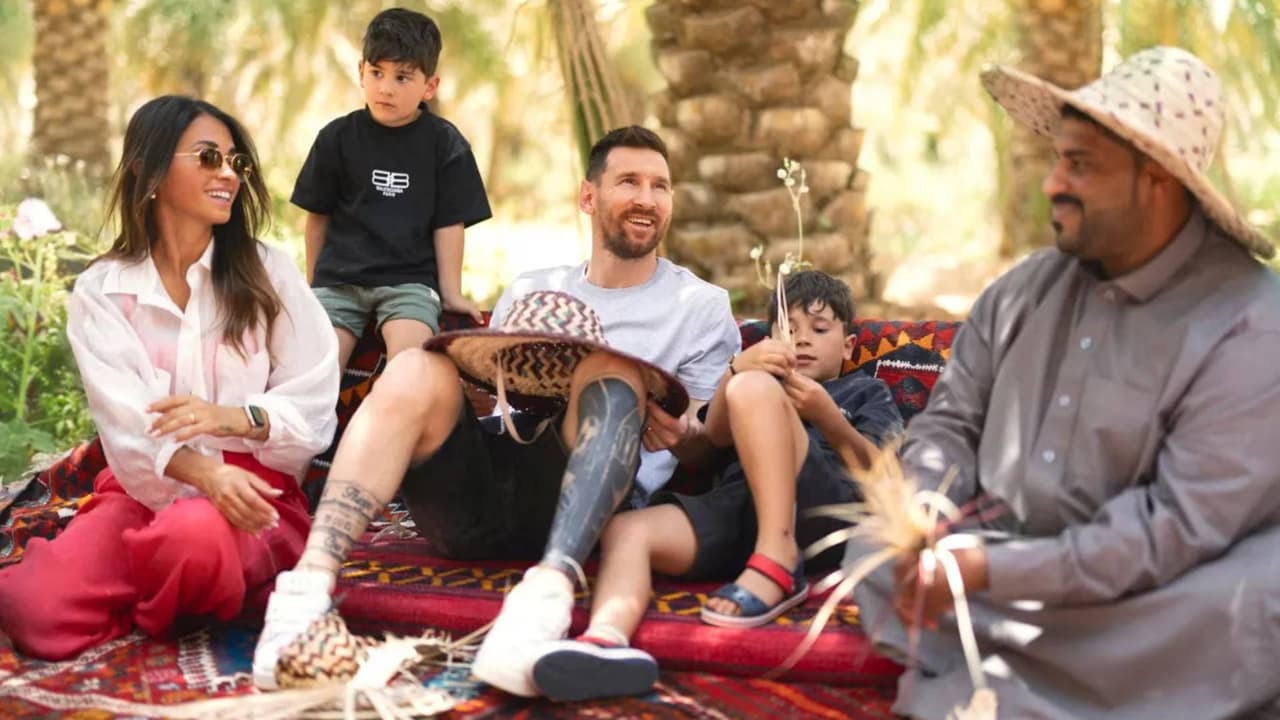 ¿Guiño al Barcelona? Messi deja entrever su nuevo tatuaje