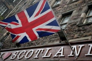 La libra y las bolsas se fueron al alza tras el triunfo del 'no' en Escocia