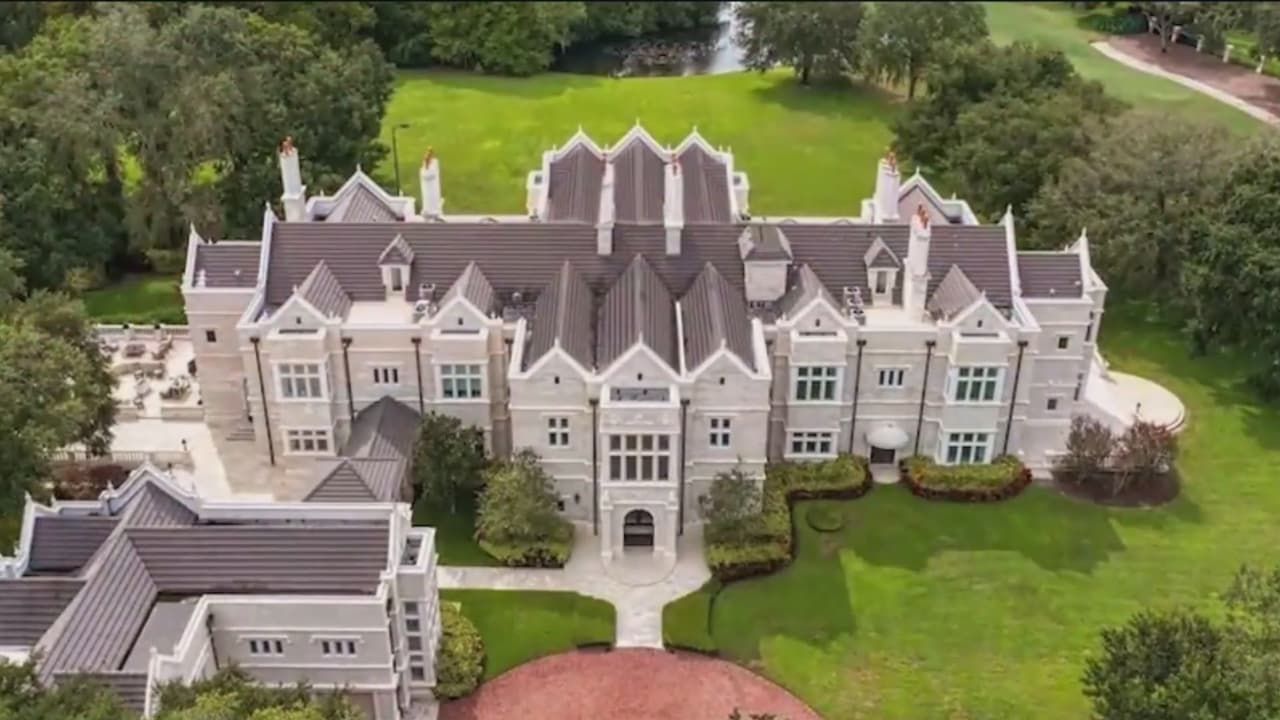 FBI allana mansión en Tampa y arresta a líderes religiosos investigados por tráfico de personas