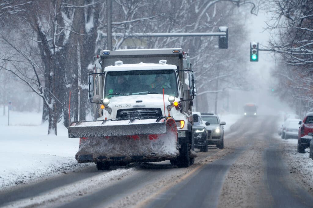 Sistema de tormentas se traslada al noreste de EEUU y pone en alerta a millones de personas