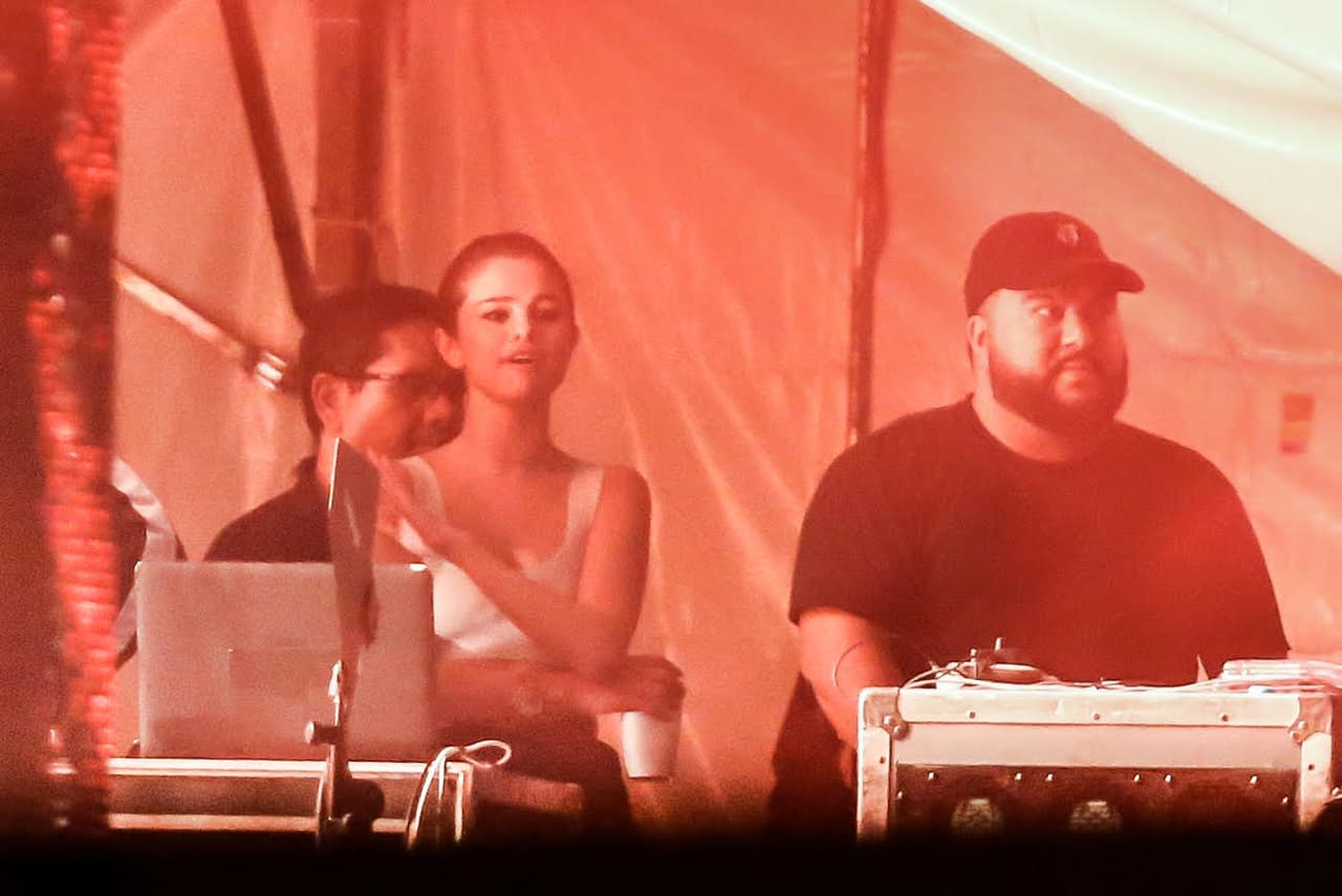 La cantante de origen hispano apareció mientras Abel Tesfay se escuchaba el éxito "Might Not".