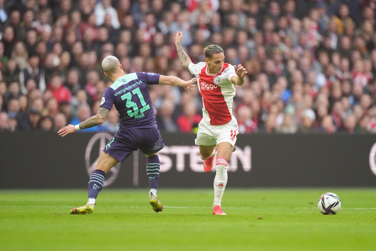 Ajax golea al PSV durante la 10ma fecha de la Eredivisie, donde los locales se impusieron ante los de Eindhoven con goliza 5-0, gracias a los tantos de Berguis (19'), Haller (56'), Anthony Dos Santos (66'), Klaassen (76') y Tadic en minutos agregados. Edson Álvarez fue titular, mientras que el 'Guti' Galaviz entro de cambio.