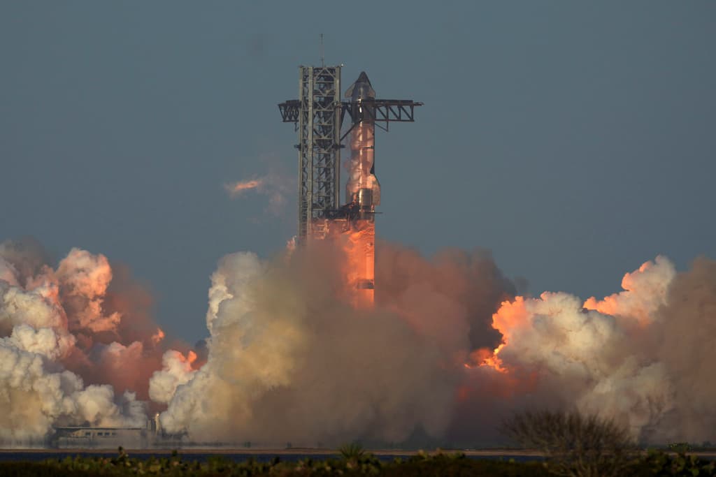 <b>Éxitos y fracasos.-</b> SpaceX logró recuperar el propulsor, pero la nave principal falló por segunda vez en casi dos meses.