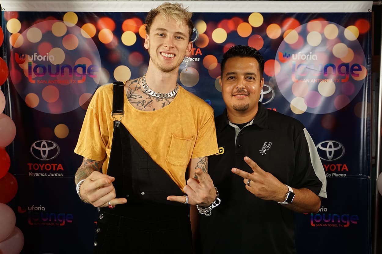 The music artist chilled and met with some of our lucky listeners inside the Uforia Lounge.