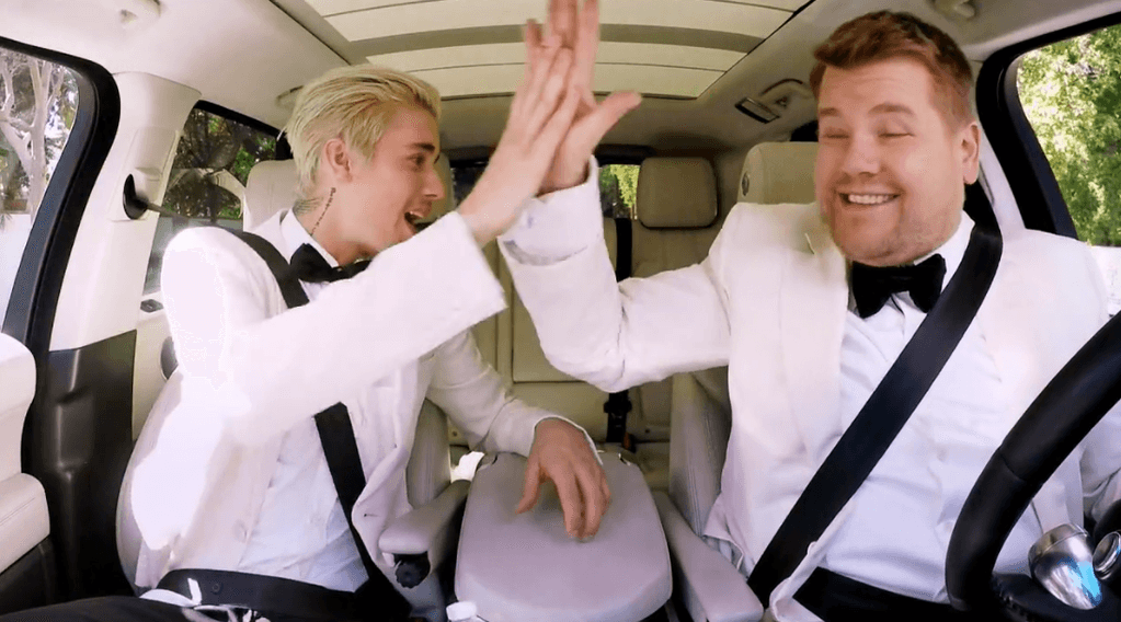 Mientras unos ya están reciendo GRAMMY así se relajó Justin antes de llegar. Haciendo una versión de 'Uptown Funk' en karaoke.