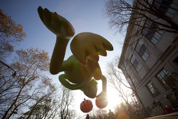 Comenzó a las 9 de la mañana en Central Park West con la Calle 77 y llegará hasta Macy's en Herald Square.