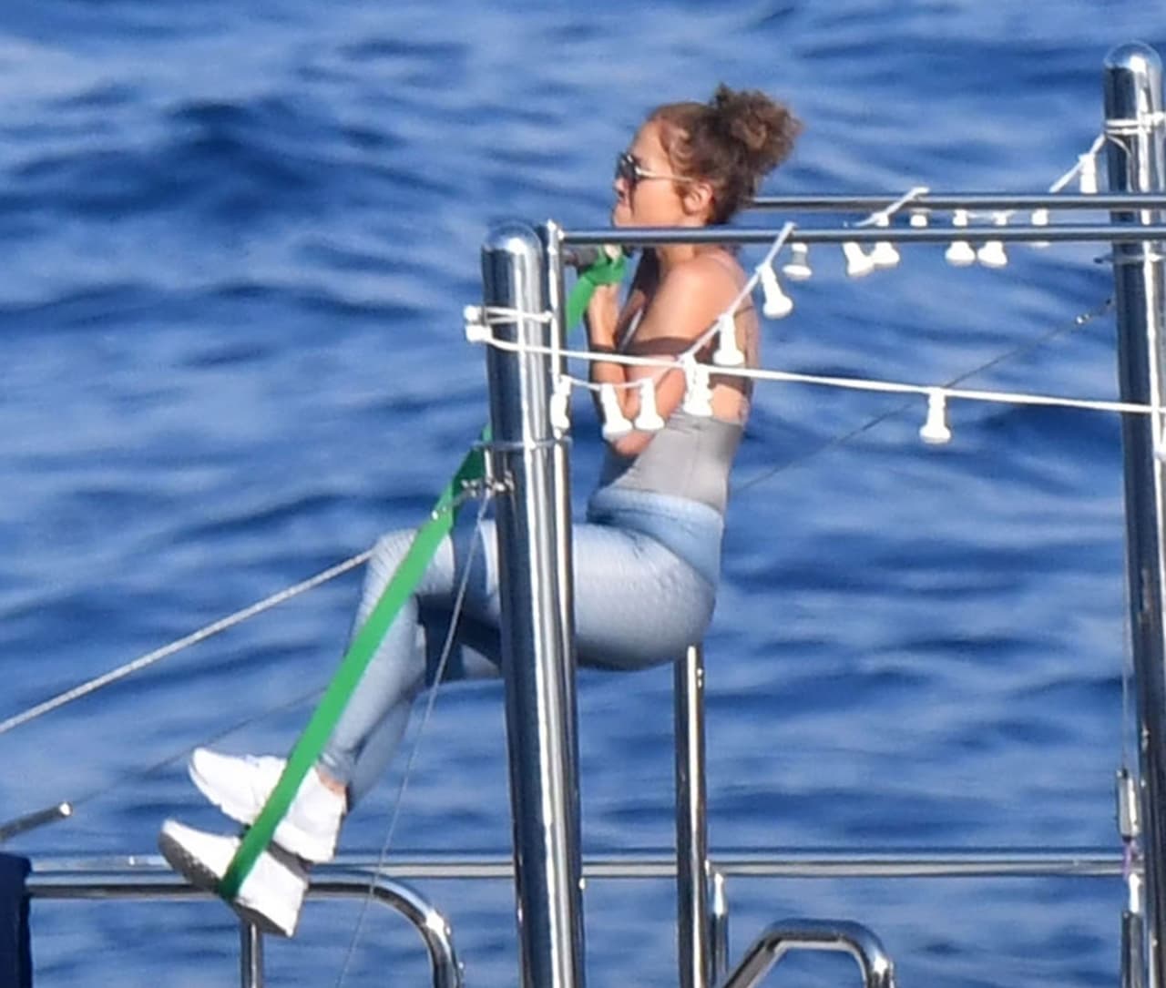 La cantante de 49 años deja claro que se encuentra en excelente condición física.