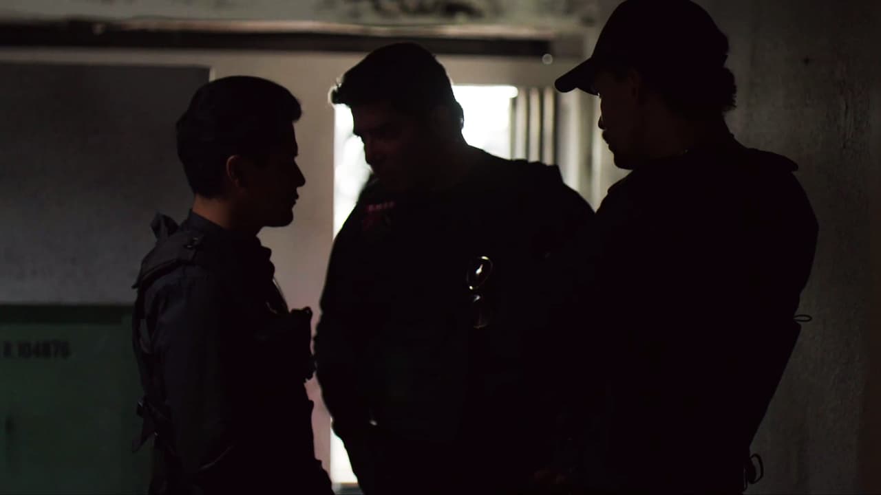 In Nuevo Laredo, ‘El Cano’ found out about the arrival of the Sinaloa Cartel men, the army and ‘Tony Tormenta’. When he heard Raciel’s brother wanted to kill them, he promised to murder him with his own hands.