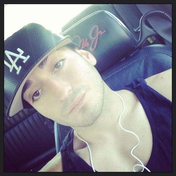 No dudamos que este galán deje una hilera de corazones rotos.