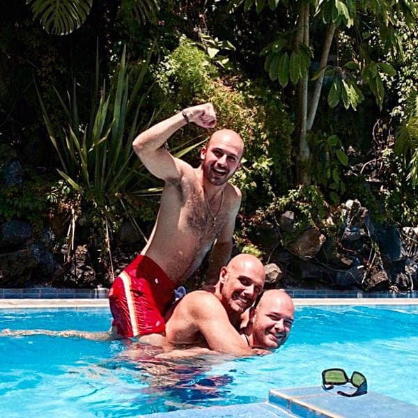 <b><a href="http://www.univision.com/programas/super-momentos-de-novela/imanol-se-casa-ya-le-dio-el-anillo-a-su-novia-fotos">Imanol y Jordi Landeta</a></b> son muy parecidos a su padre Manuel Landeta, esta imagen es la prueba.