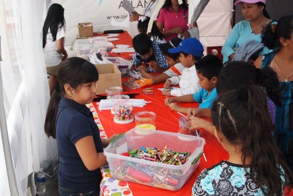 Para los más pequeñines se pusieron mesas de manualidades donde podían poner a prueba sus dotes artísticos.