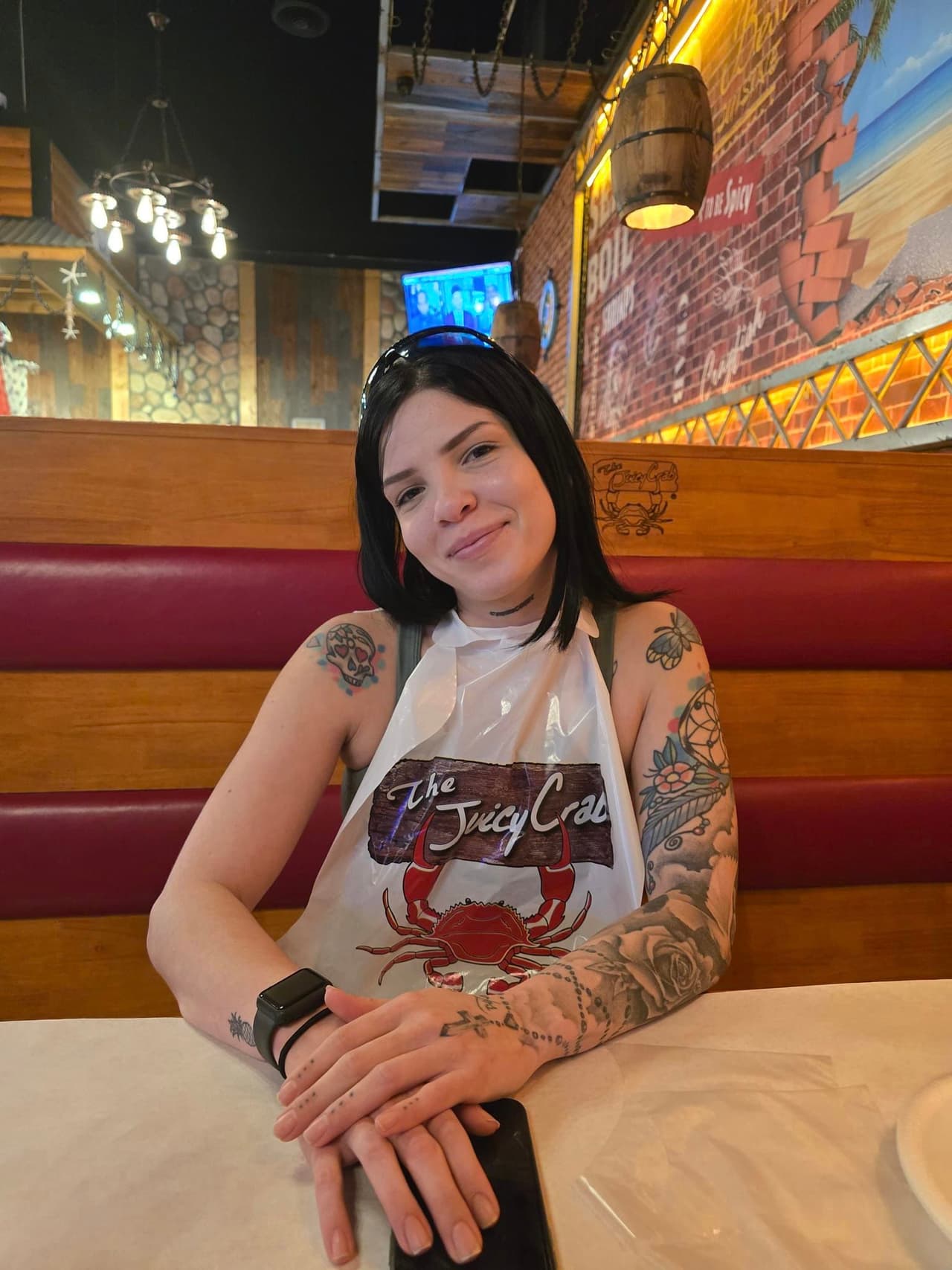 <b>Influencia en redes sociales</b>: Como influencer en TikTok, compartía sus experiencias y retos personales, buscando inspirar a otros, a pesar de las críticas que recibía.