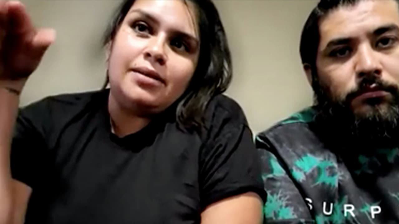 Los padres de Mariana comentaron a las cámaras de Univision 21 que el sospechoso había estado tomando fotos a escondidas de dos de sus hijas, mientras acampaban. Aconsejaron estar muy atentos con estas señales de alerta.