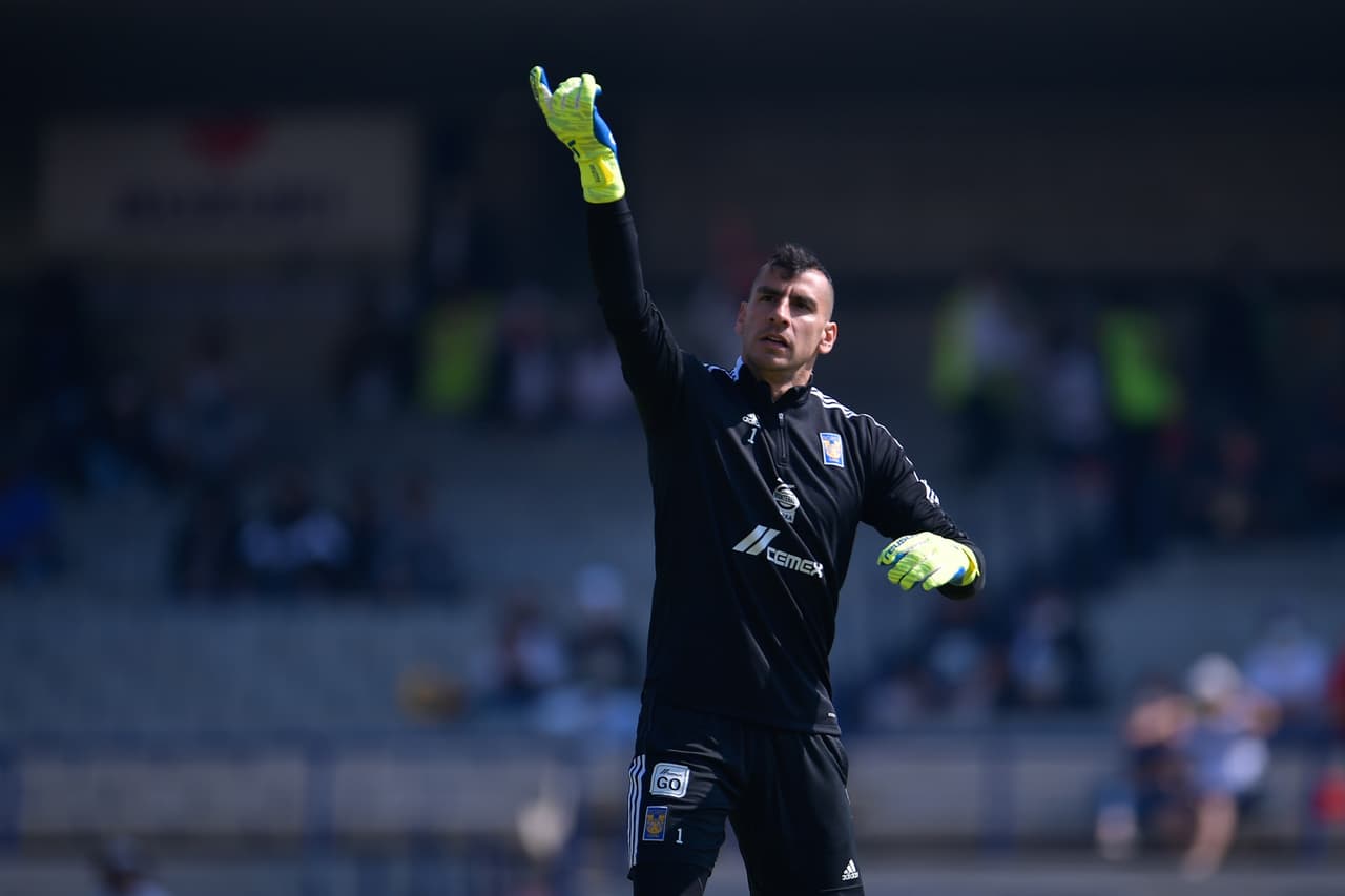 Nahuel Guzmán vivió polémico momento con la afición de Pumas