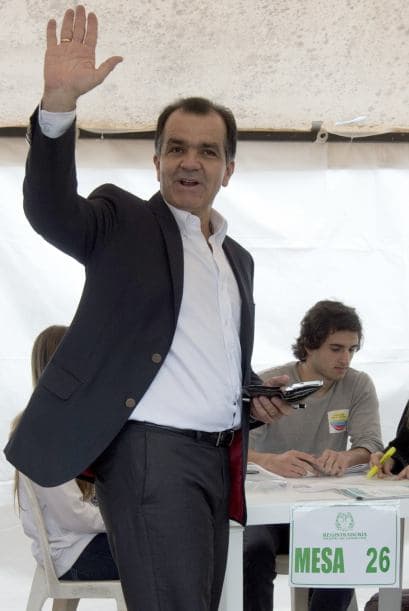 El candidato del Centro Democrático, el uribista "scar Iván Zuluaga, es el más votado, según los primeros conteos.