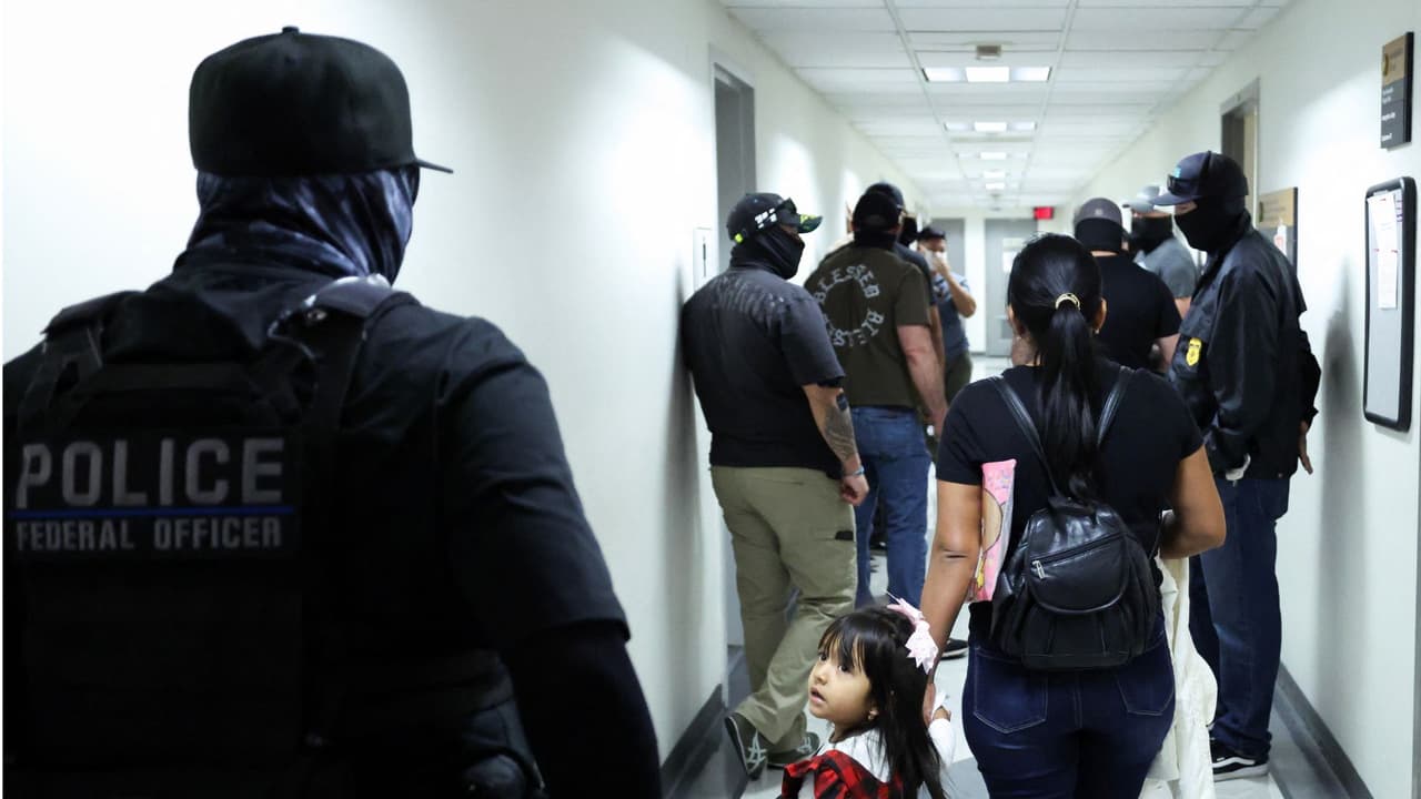 ¿Cuál es el estatus legal de los inmigrantes que siguen con permisos de trabajo por el TPS?: Abogado explica