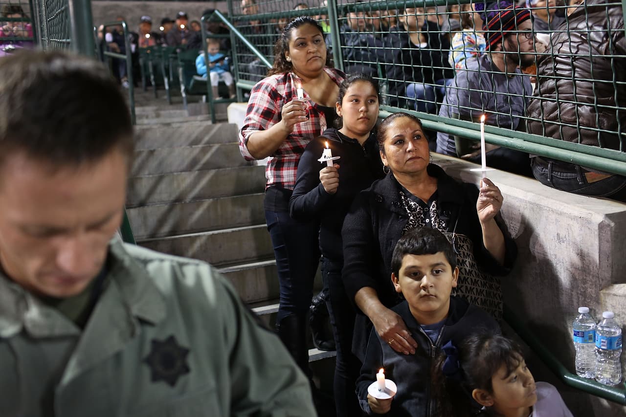 La policía también custodió la vigilia en el Estado San Manuel por las víctimas de San Bernardino