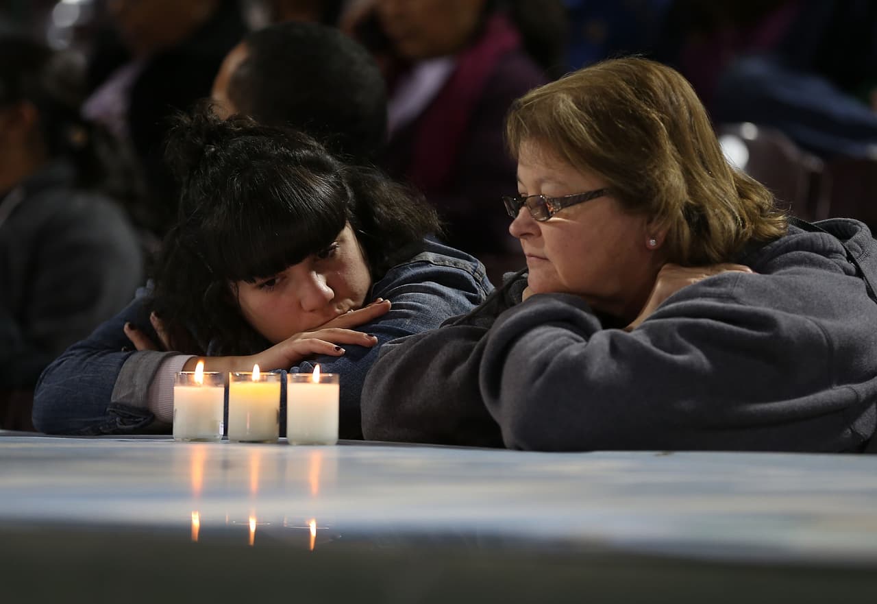 Sara Stringer y Catherine Vittorio recuerdan a las víctimas de San Bernardino
