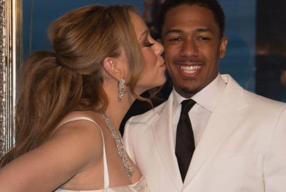 Mientras que ella, se dice, le prohibió hablar completamente del tema.