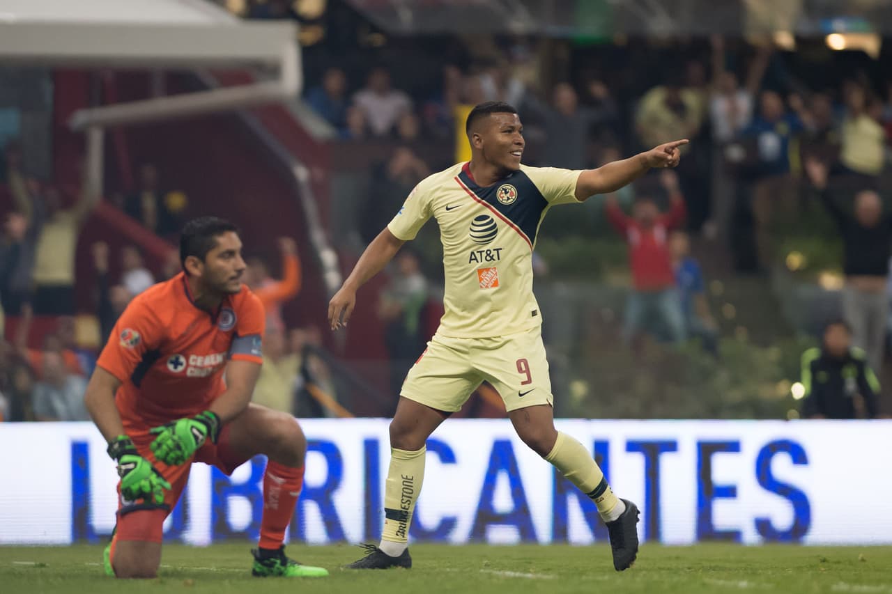 Una vez más Roger Martínez le hizo daño a La Máquina con una buena definición dentro del área, con disparo pegado al palo y para darle la puntilla a los celestes.