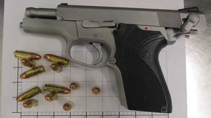 Aeropuerto de Salt Lake City establece récord de armas incautadas a sus pasajeros en 2021