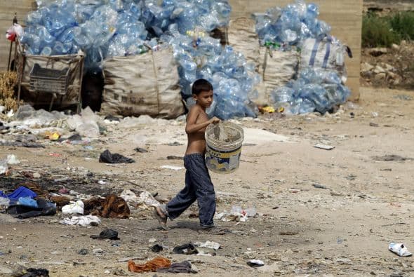 Sin embargo los pequeños que se ven obligados a abandonar los juguetes para trabajar, en muchos casos, para poder sobrevivir no gozan de estos derechos.
