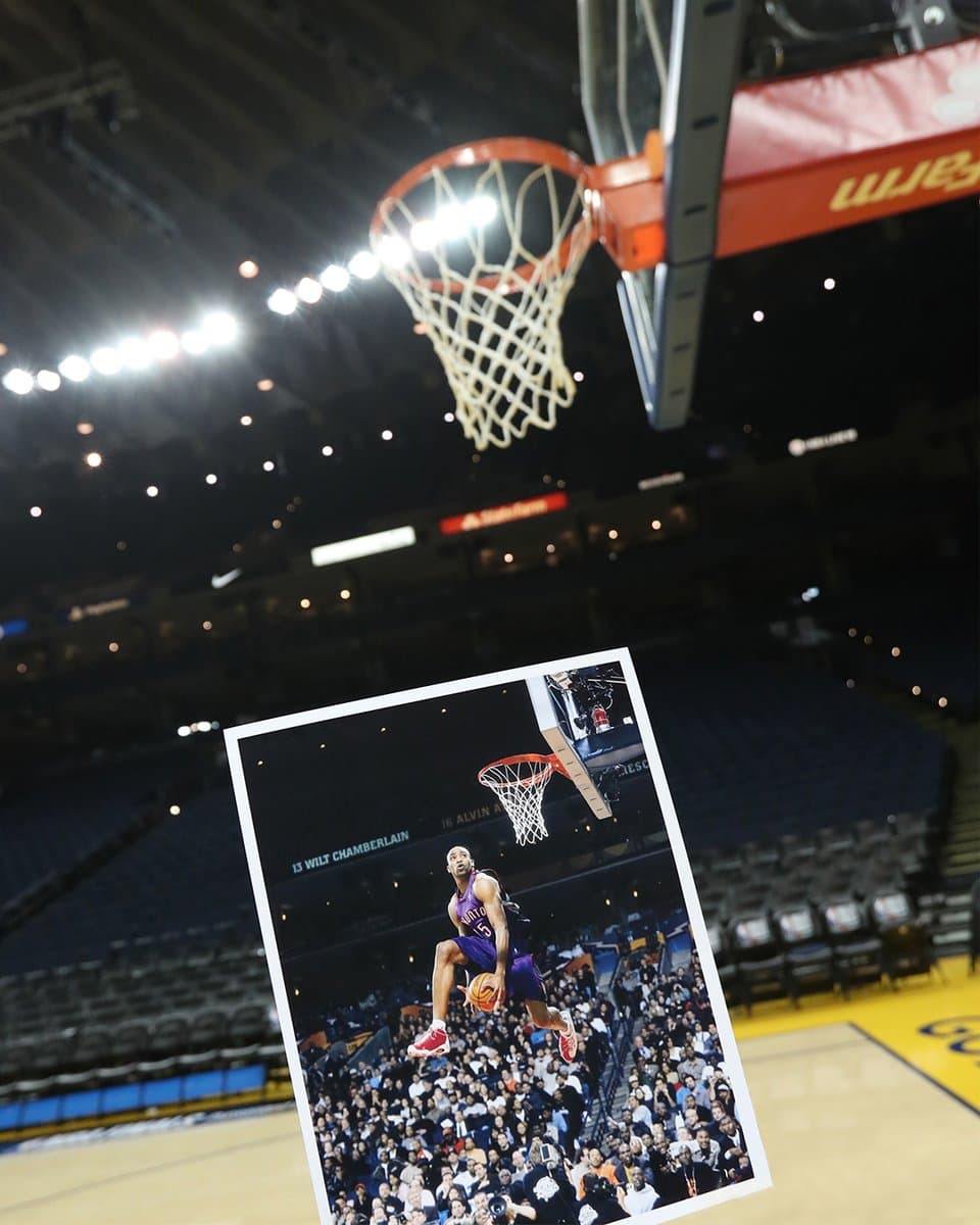 Uno de los momentos más recordados en la historia de la NBA fue el concurso de clavadas del año 2000, cuando Vince Carter, en ese entonces estrella de los Toronto Raptors, sorprendió al mundo entero con una calificación perfecta de 50 puntos.