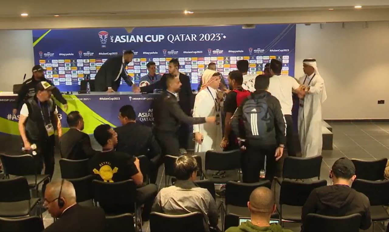 ¡Lamentable! Periodistas intentan agredir a un técnico