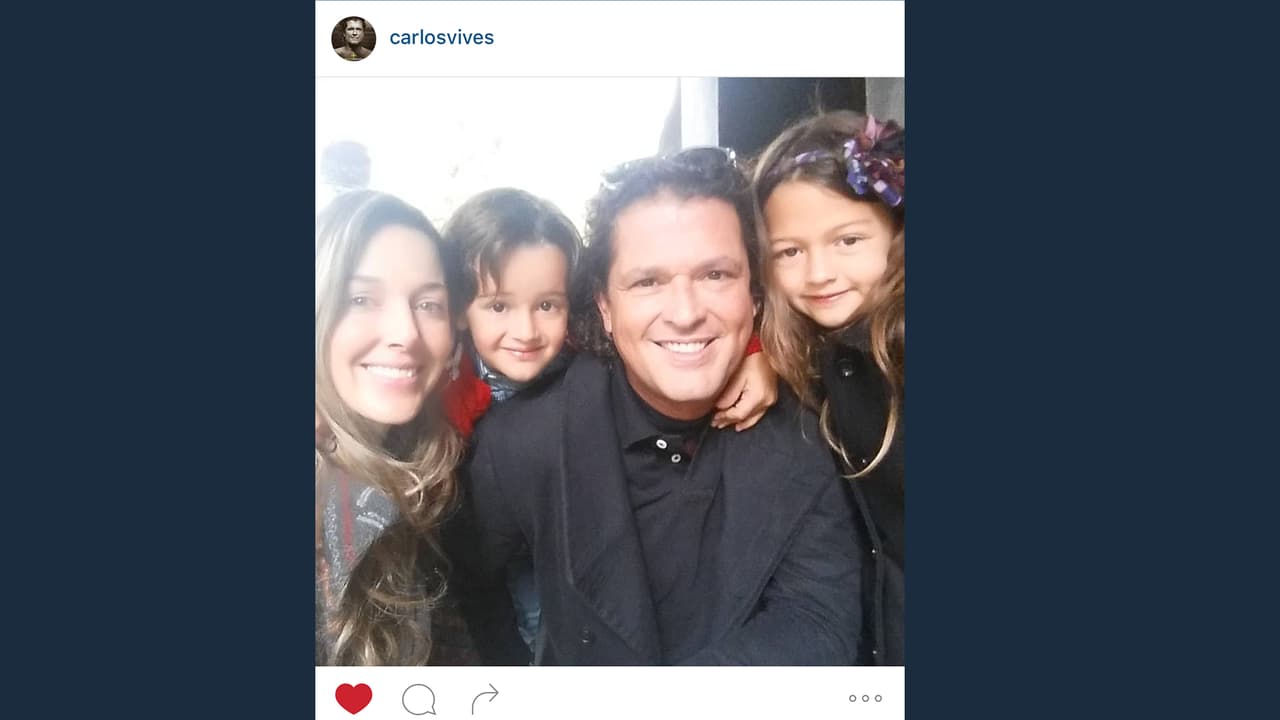 ¡Es que más identicos no se podrían parecer la familia de Carlos Vives!