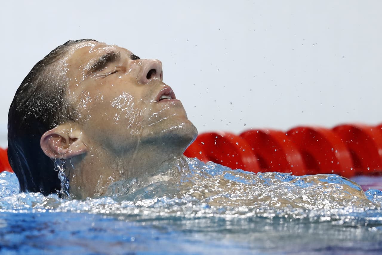 ¿No se había peinado Michael Phelps antes de su competencia? No importa, para eso es el agua de la piscina.