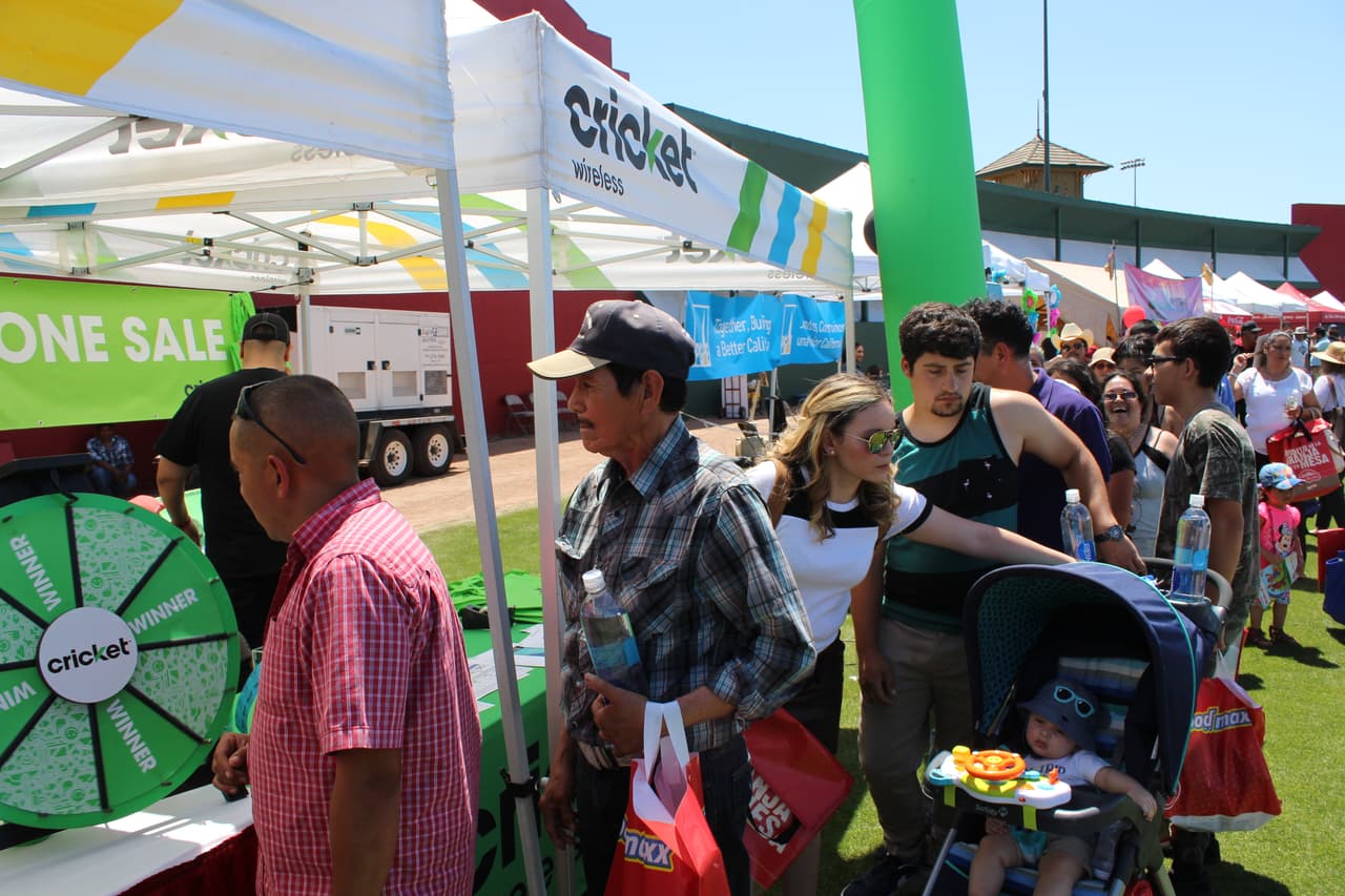 Música, comida, familia, diversión y un clima bellísimo fueron los ingredientes que hicieron del Festival del Cinco de Mayo en Fresno un éxito en un lugar nuevo ya que el centro de la ciudad está bajo construcción.,�/�