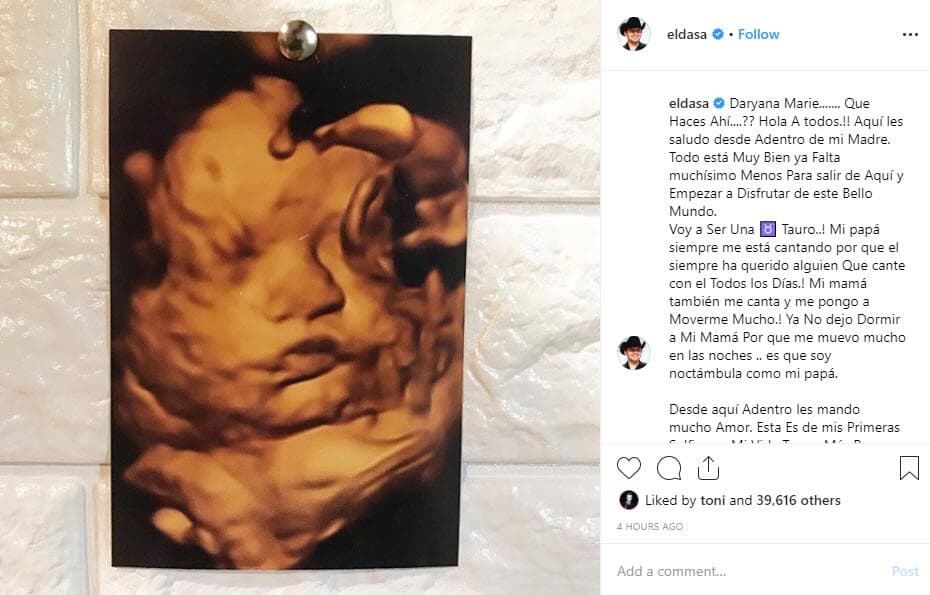 Ahora, dos meses después, presentó el rostro de su hija Daryana Marie en una imagen del ultrasonido que iba acompañado de un tierno mensaje: "Daryana Marie... ¿Qué haces ahí? ¡Hola a todos! Aquí les saludo desde adentro de mi madre. Todo está muy bien, ya falta muchísimo menos para salir de aquí y empezar a disfrutar de este bello mundo. ¡Voy a ser una Tauro!