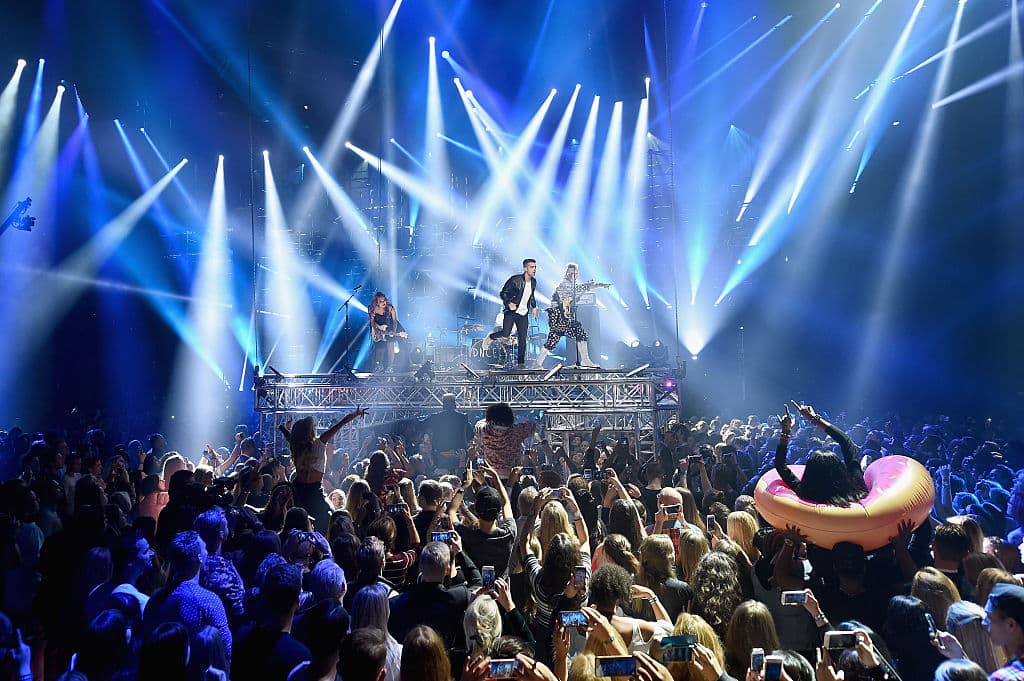 JinJoo, Joe Jonas, Jack Lawless y Cole Whittle de DNCE