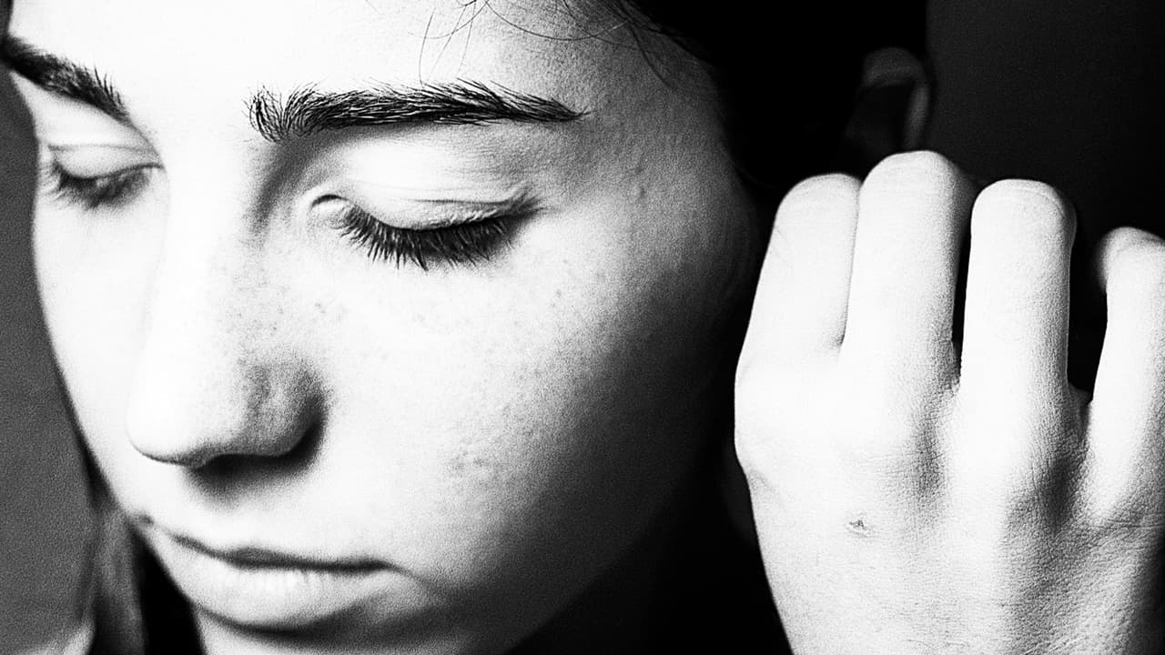 Una visita guiada a la exposición "The Family of the Artist", de Aluna Art Foundation, se llevará a cabo este sábado 23 de agosto a las 5:00 pm en la Pequeña Habana. El recorrido estará dirigido por los curadores Adriana Herrera y Willy Castellanos, quienes hablarán sobre las obras expuestas de Consuelo Castañeda, Leslie Gabaldón, Carl Juste, Karla Kantorovich, Valeria Montag, Liene Bosquê, y Ramón Williams en Tower Hotel en el 1450 SW 7th St de Miami. Entrada gratuita.