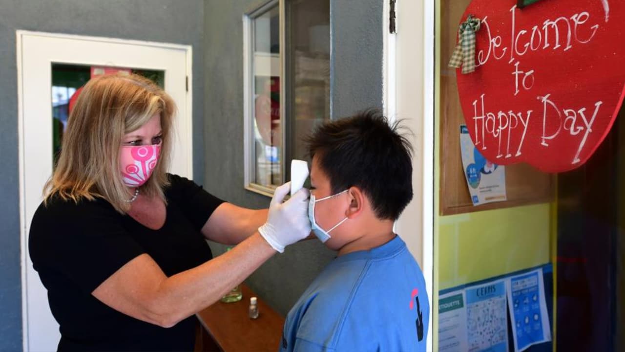 Esta es la "Promesa de regreso a la escuela" que propone De Blasio en medio de la presión de maestros y padres