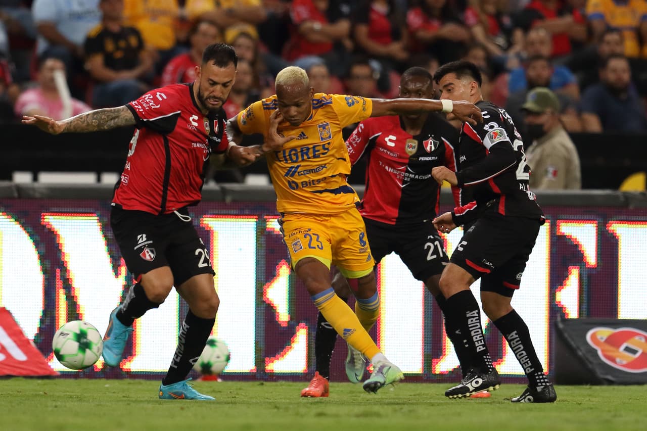Atlas hizo valer su condición de local en el Estadio Jalisco y lleva ventaja para la vuelta de la Semifinal ante Tigres en el Universitario.